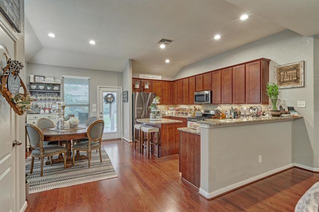 204 Forest Peak Way, Montgomery, TX 77316
