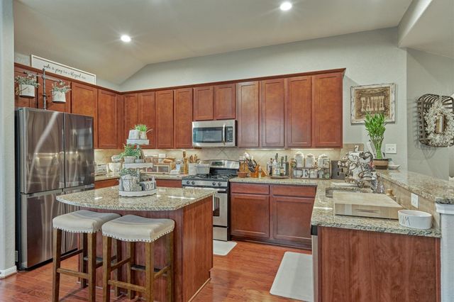204 Forest Peak Way, Montgomery, TX 77316