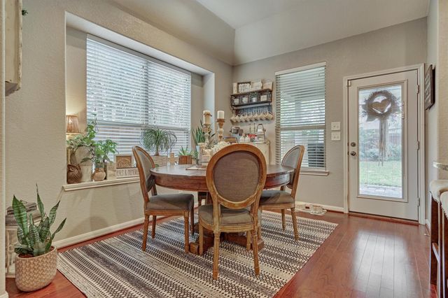 204 Forest Peak Way, Montgomery, TX 77316