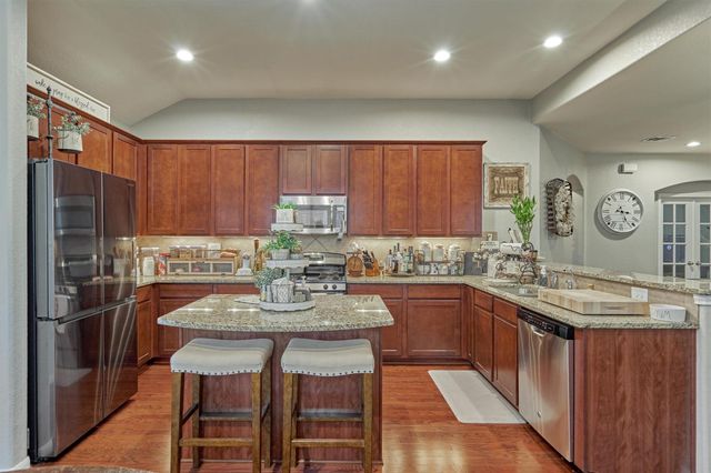 204 Forest Peak Way, Montgomery, TX 77316