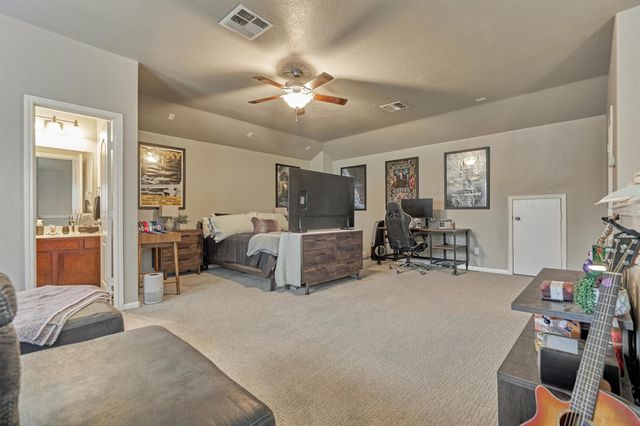 204 Forest Peak Way, Montgomery, TX 77316