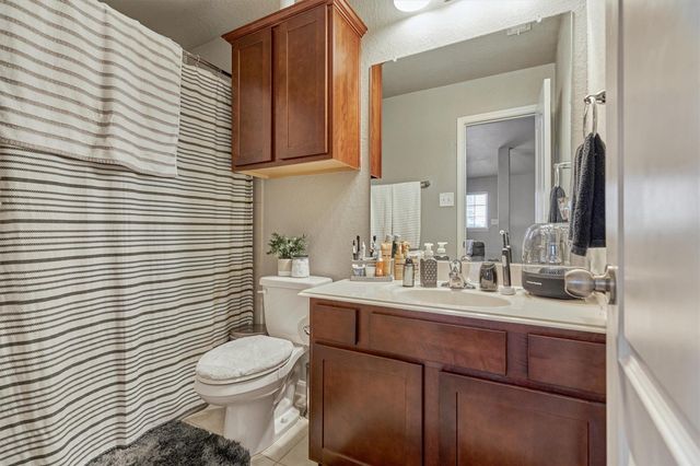204 Forest Peak Way, Montgomery, TX 77316