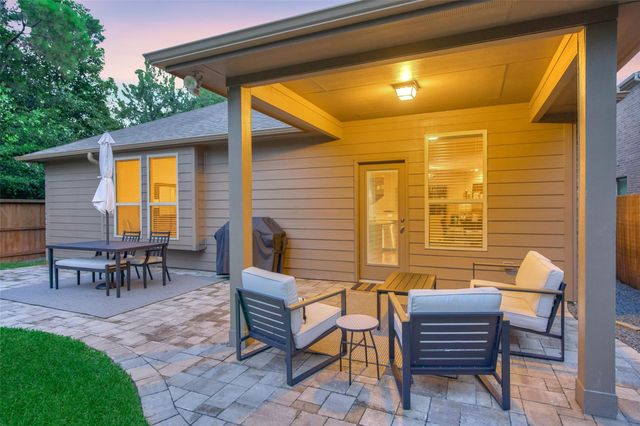 204 Forest Peak Way, Montgomery, TX 77316