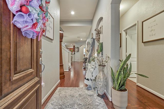 204 Forest Peak Way, Montgomery, TX 77316