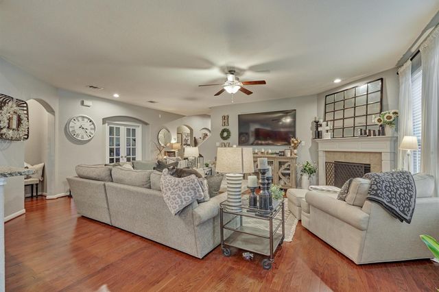 204 Forest Peak Way, Montgomery, TX 77316