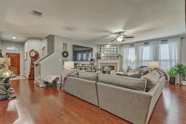 204 Forest Peak Way, Montgomery, TX 77316