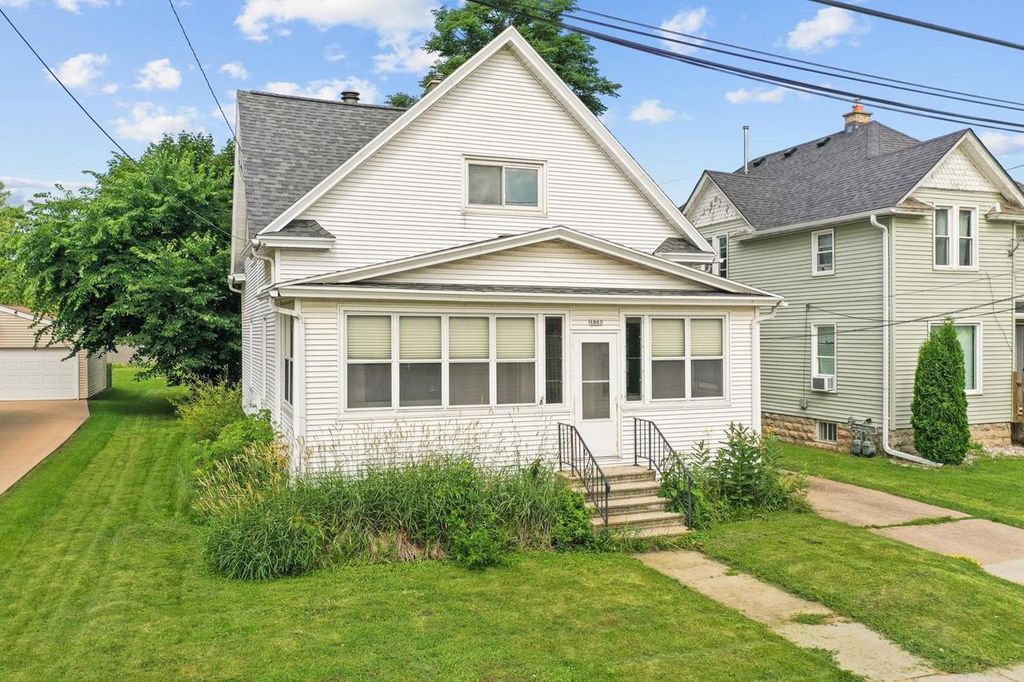 1807 OREGON STREET, Oshkosh, WI 54902