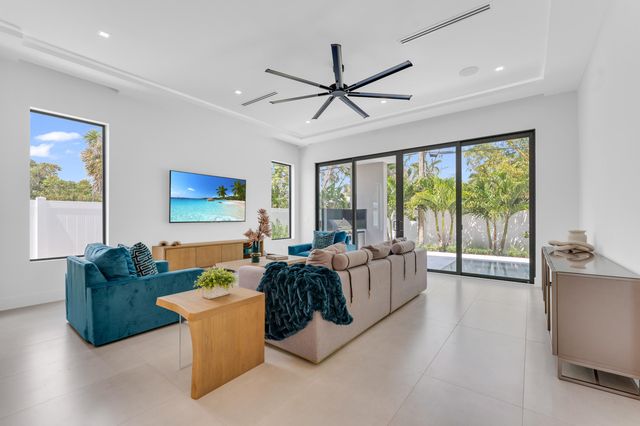 235 NE 11th Street, Delray Beach, FL 33444