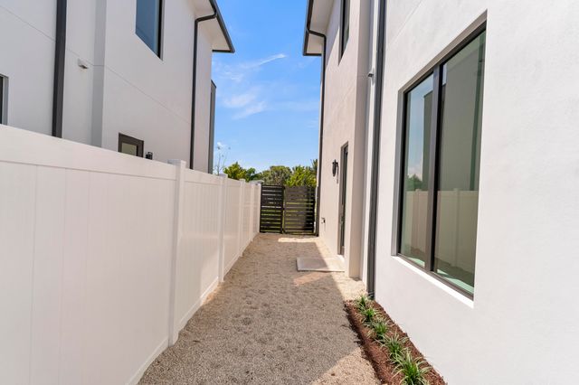 235 NE 11th Street, Delray Beach, FL 33444