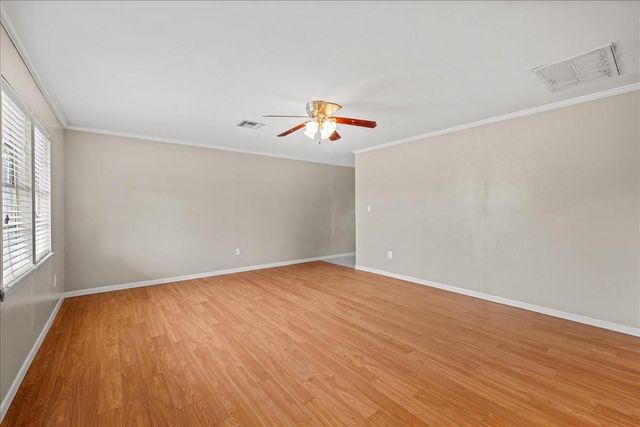 512 N College Street, Weimar, TX 78962
