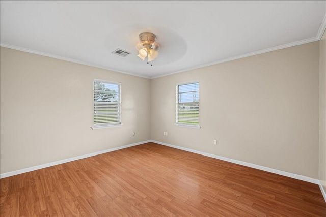 512 N College Street, Weimar, TX 78962