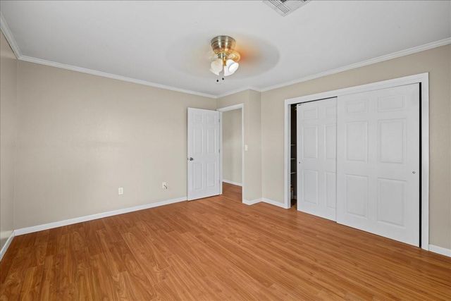 512 N College Street, Weimar, TX 78962