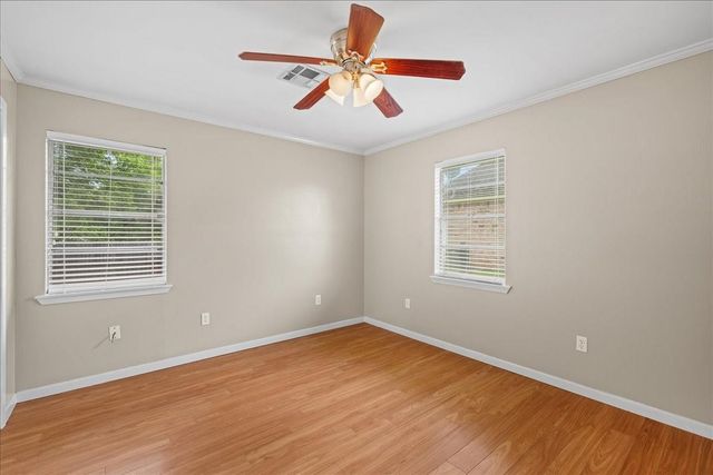 512 N College Street, Weimar, TX 78962