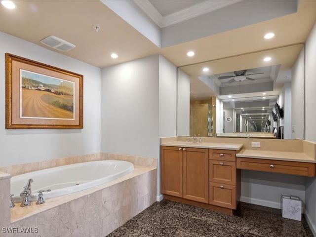 1050 Borghese LN 1404, Naples, FL 34114