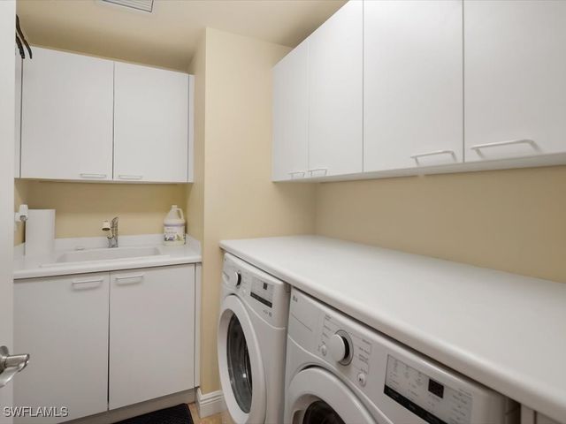 1050 Borghese LN 1404, Naples, FL 34114