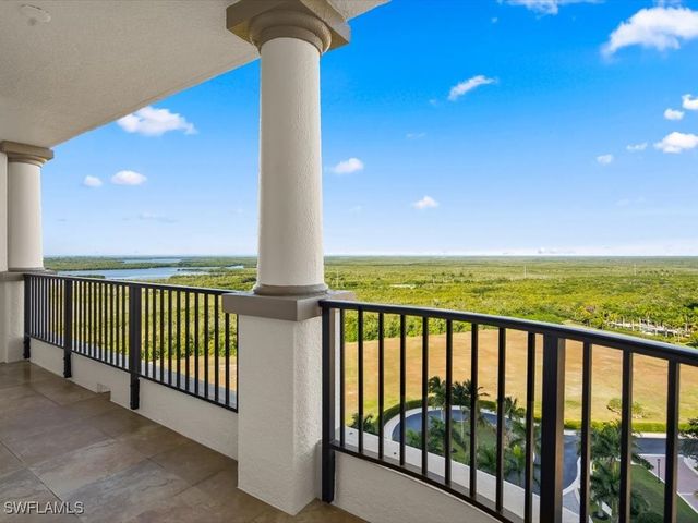 1050 Borghese LN 1404, Naples, FL 34114