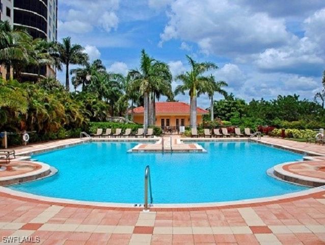 1050 Borghese LN 1404, Naples, FL 34114