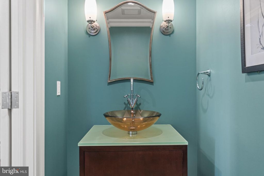 Image 35 of property listing at 801 KEY HWY #P-62, Baltimore, MD 21230