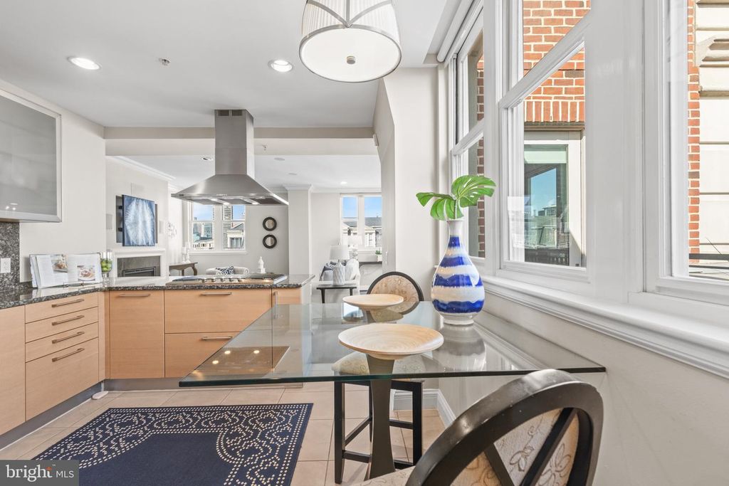 Image 6 of property listing at 801 KEY HWY #P-62, Baltimore, MD 21230