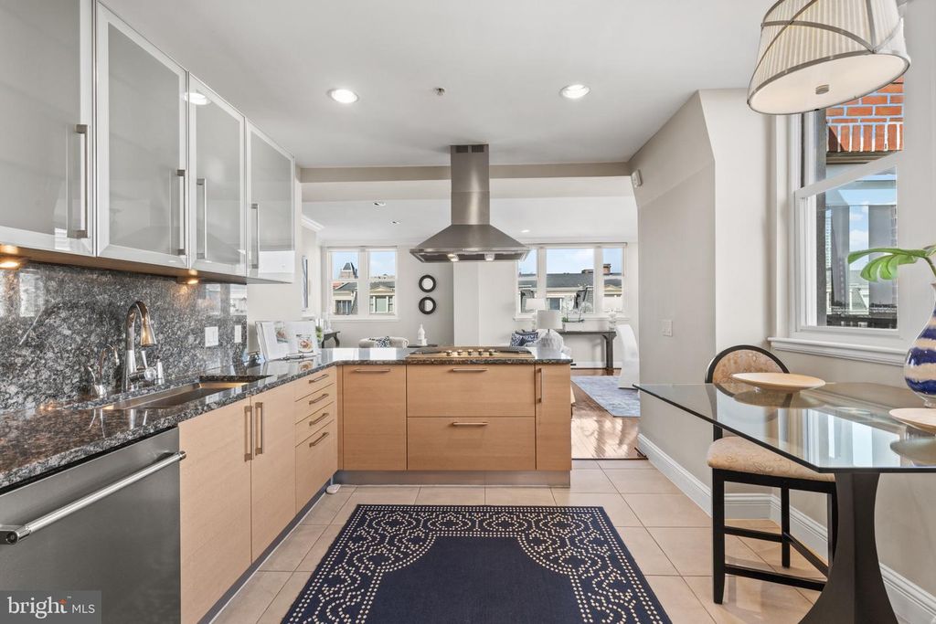 Image 9 of property listing at 801 KEY HWY #P-62, Baltimore, MD 21230