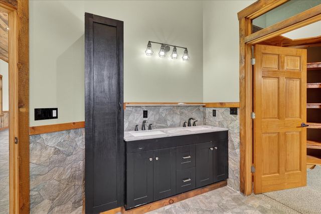 6130 N Arbogast Road, Howard City, MI 49329