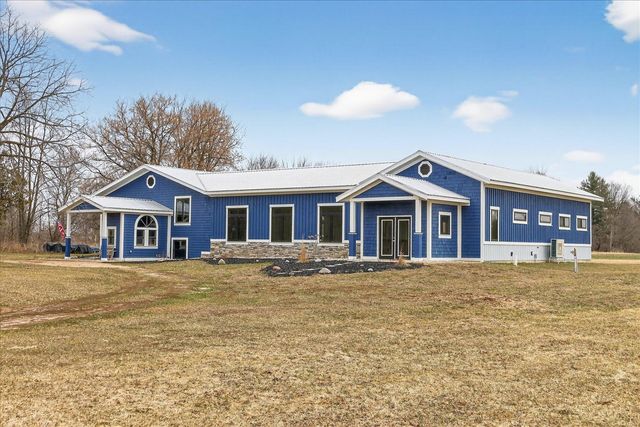 6130 N Arbogast Road, Howard City, MI 49329