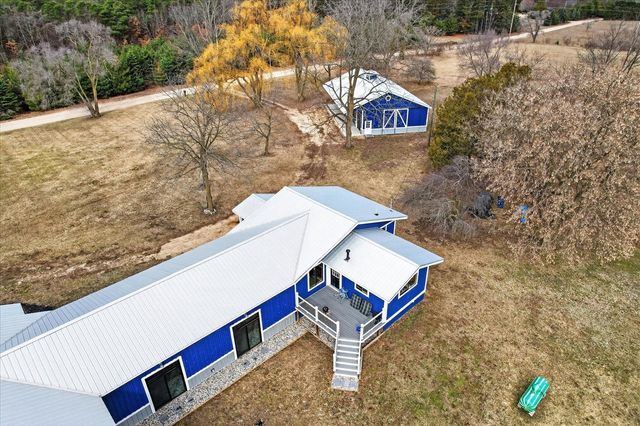 6130 N Arbogast Road, Howard City, MI 49329