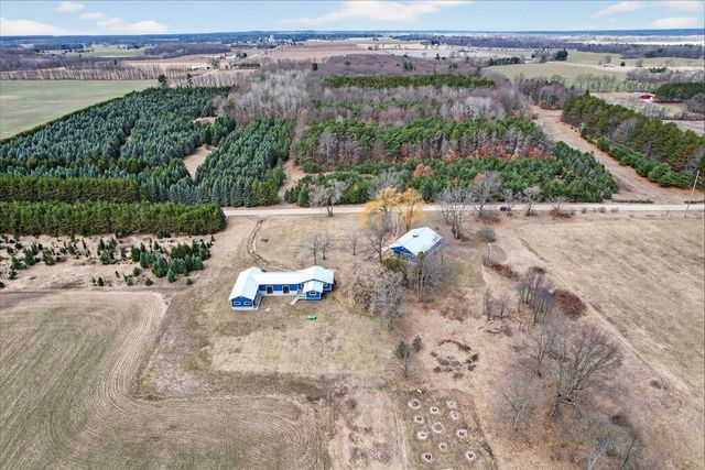 6130 N Arbogast Road, Howard City, MI 49329