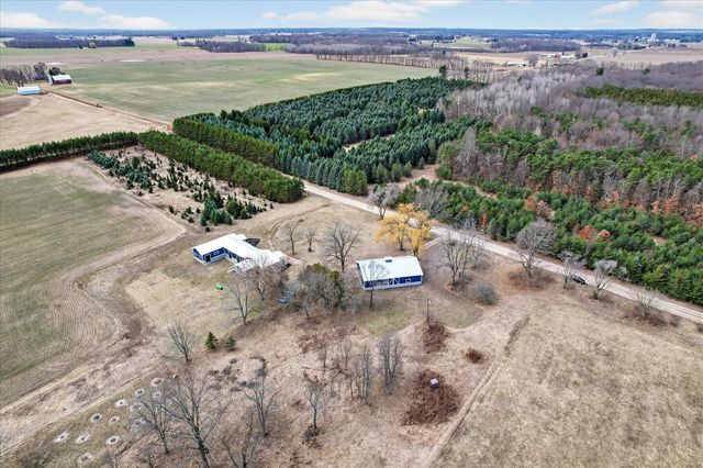 6130 N Arbogast Road, Howard City, MI 49329