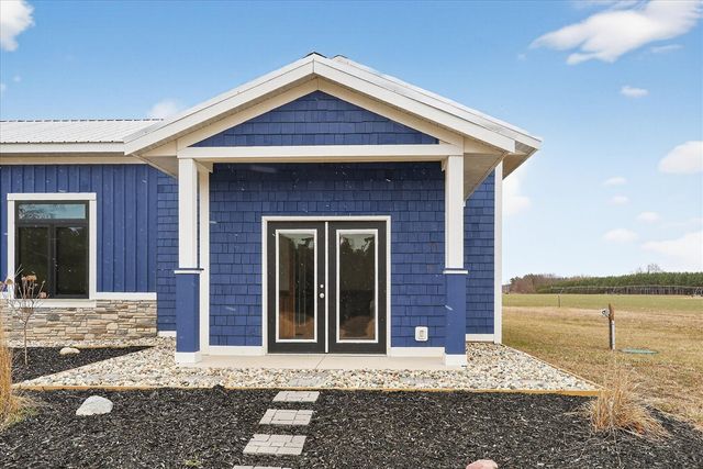 6130 N Arbogast Road, Howard City, MI 49329