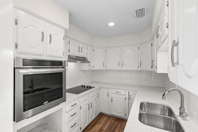 2308 Stonebrook Circle, Carrollton, TX 75007