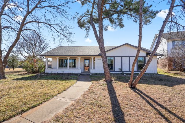 2308 Stonebrook Circle, Carrollton, TX 75007