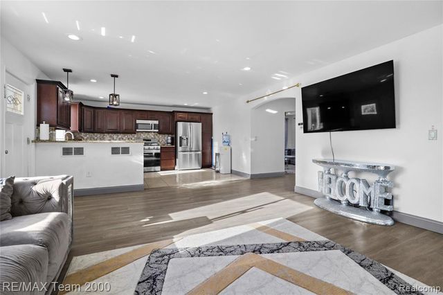 9957 Tuxedo Street, Dearborn, MI 48120