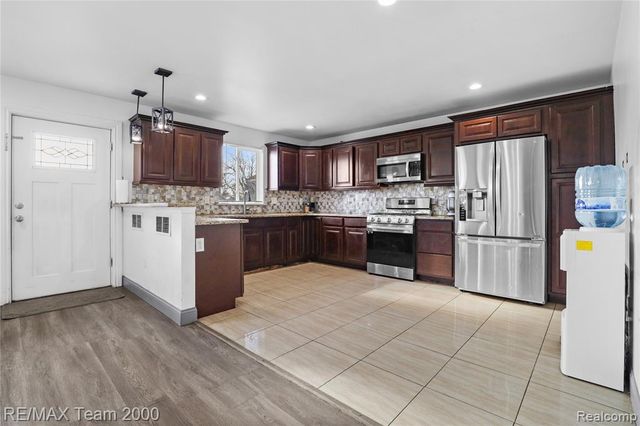 9957 Tuxedo Street, Dearborn, MI 48120