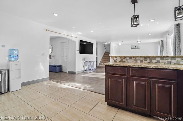 9957 Tuxedo Street, Dearborn, MI 48120