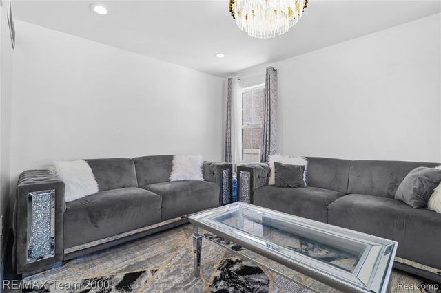 9957 Tuxedo Street, Dearborn, MI 48120