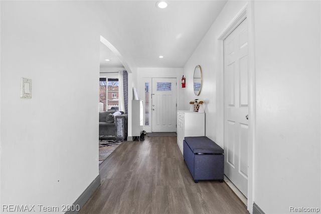 9957 Tuxedo Street, Dearborn, MI 48120