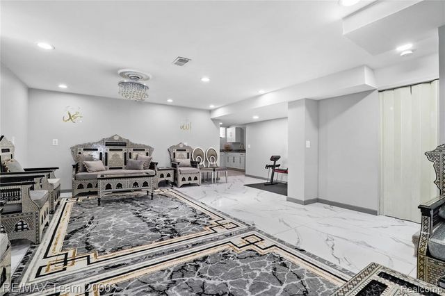 9957 Tuxedo Street, Dearborn, MI 48120