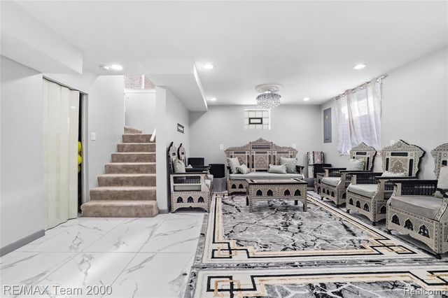 9957 Tuxedo Street, Dearborn, MI 48120