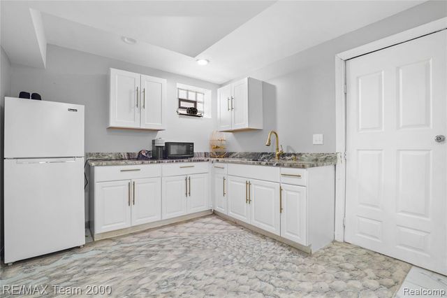 9957 Tuxedo Street, Dearborn, MI 48120