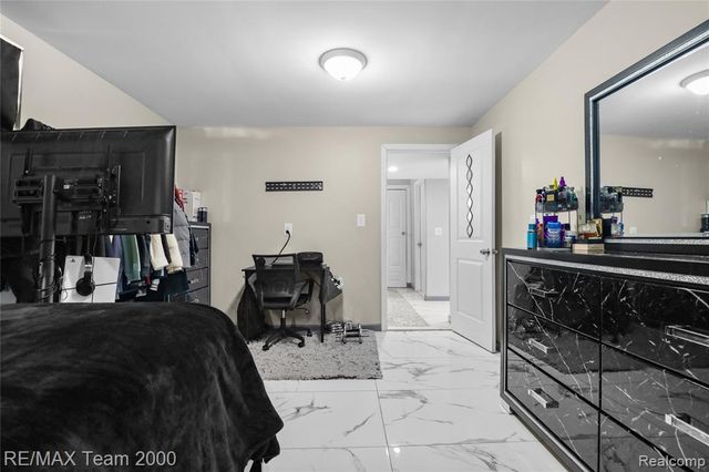 9957 Tuxedo Street, Dearborn, MI 48120