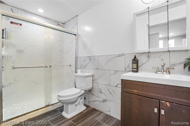 9957 Tuxedo Street, Dearborn, MI 48120