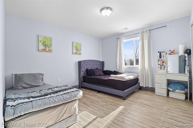 9957 Tuxedo Street, Dearborn, MI 48120