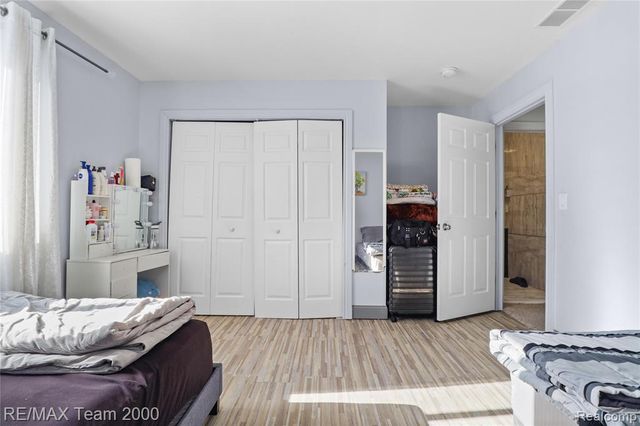 9957 Tuxedo Street, Dearborn, MI 48120