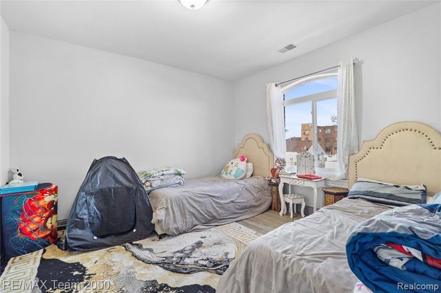 9957 Tuxedo Street, Dearborn, MI 48120