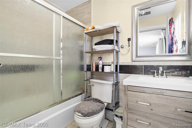 9957 Tuxedo Street, Dearborn, MI 48120