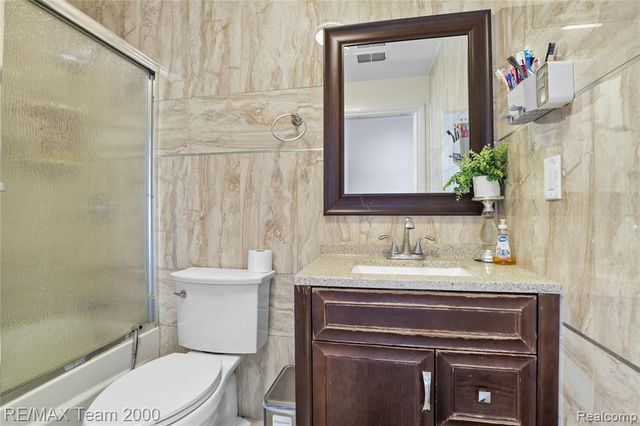 9957 Tuxedo Street, Dearborn, MI 48120