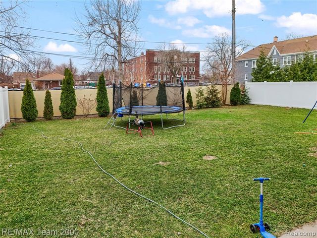 9957 Tuxedo Street, Dearborn, MI 48120