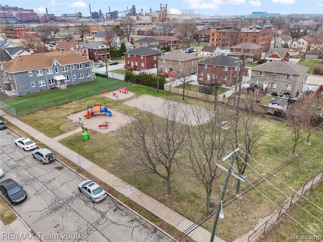 9957 Tuxedo Street, Dearborn, MI 48120