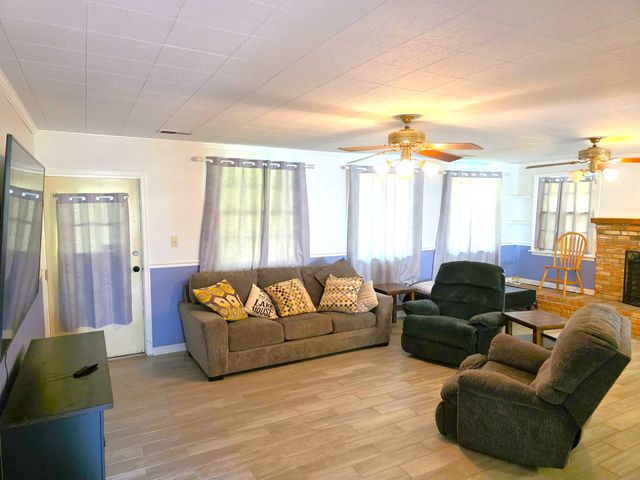 430 Fountain Lake Drive, Eutawville, SC 29048